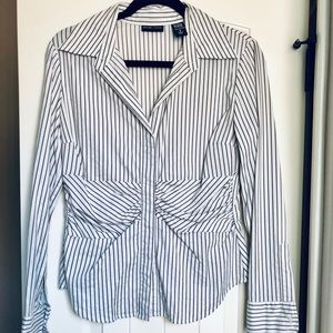 Women’s button up longsleeve blouse